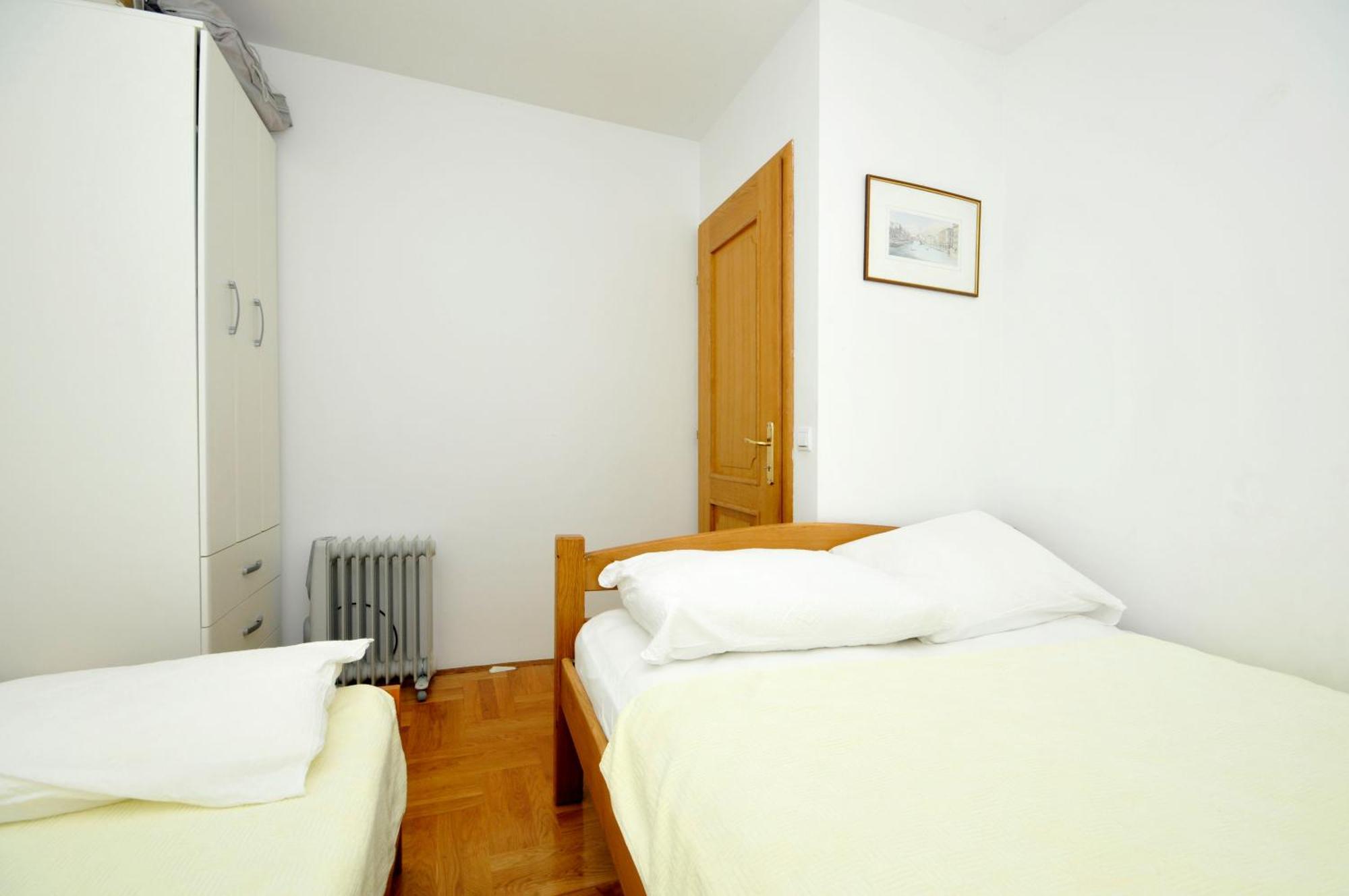 טרוגיר Apartmani Svalina - Seaview And 130M From Beach מראה חיצוני תמונה