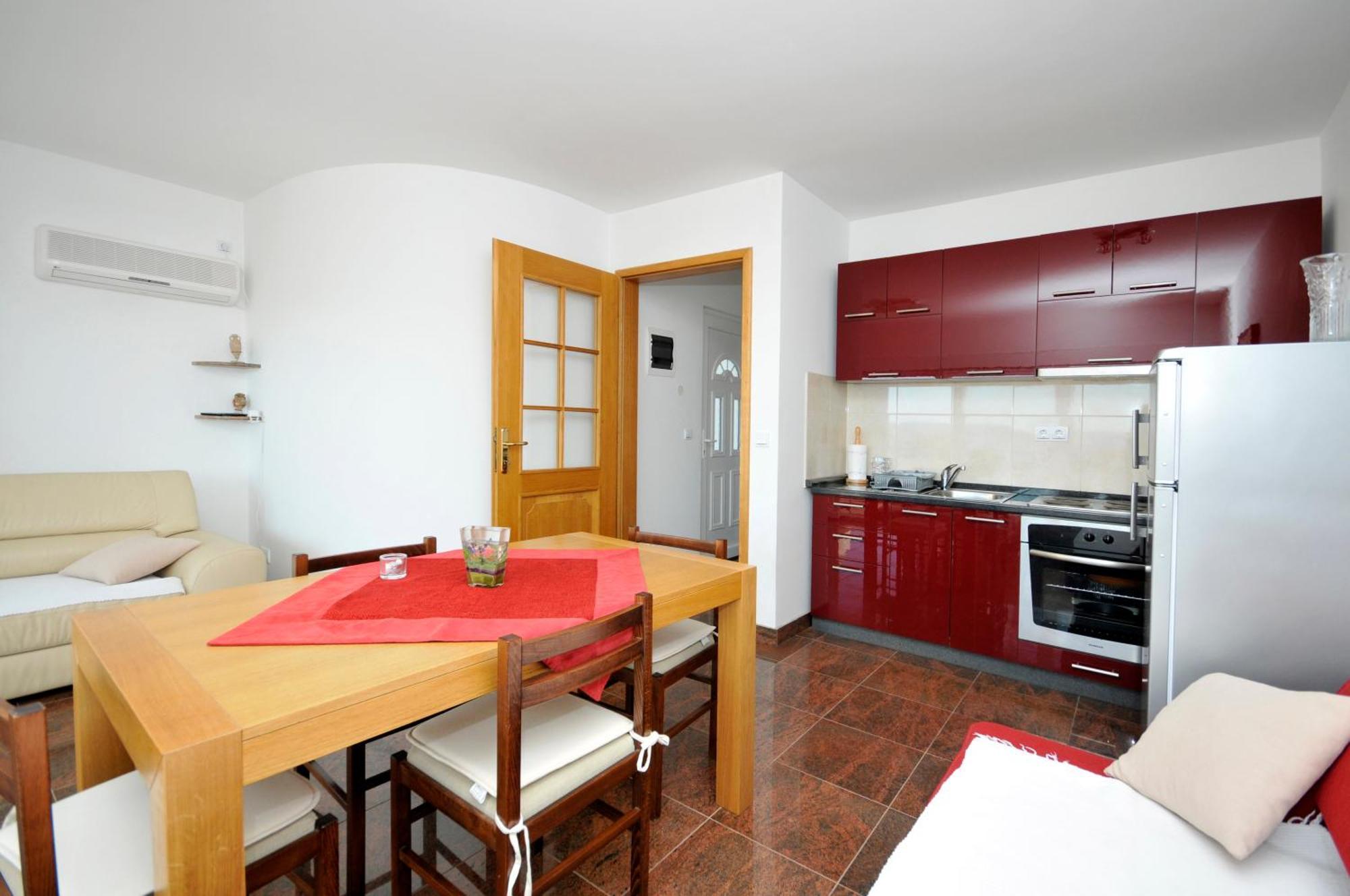 טרוגיר Apartmani Svalina - Seaview And 130M From Beach מראה חיצוני תמונה