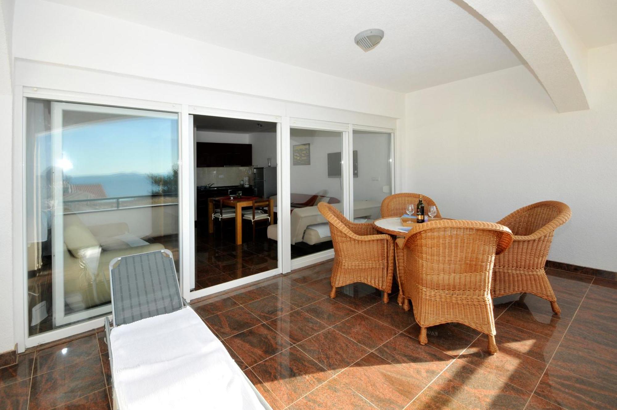 טרוגיר Apartmani Svalina - Seaview And 130M From Beach מראה חיצוני תמונה