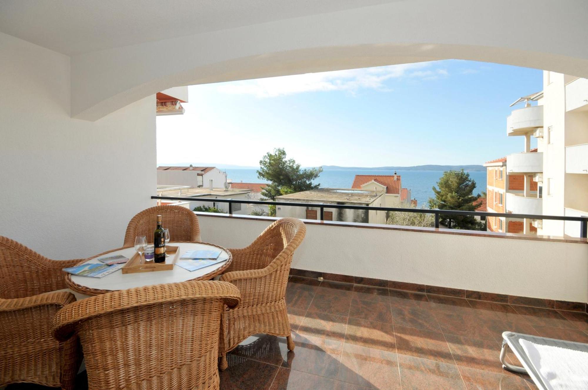 טרוגיר Apartmani Svalina - Seaview And 130M From Beach מראה חיצוני תמונה