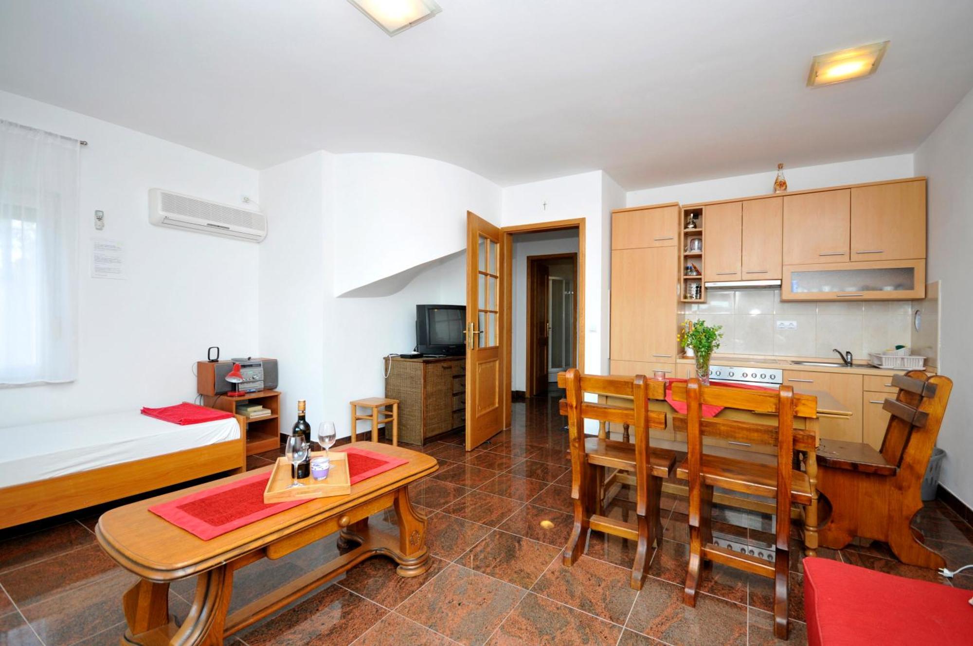 טרוגיר Apartmani Svalina - Seaview And 130M From Beach מראה חיצוני תמונה