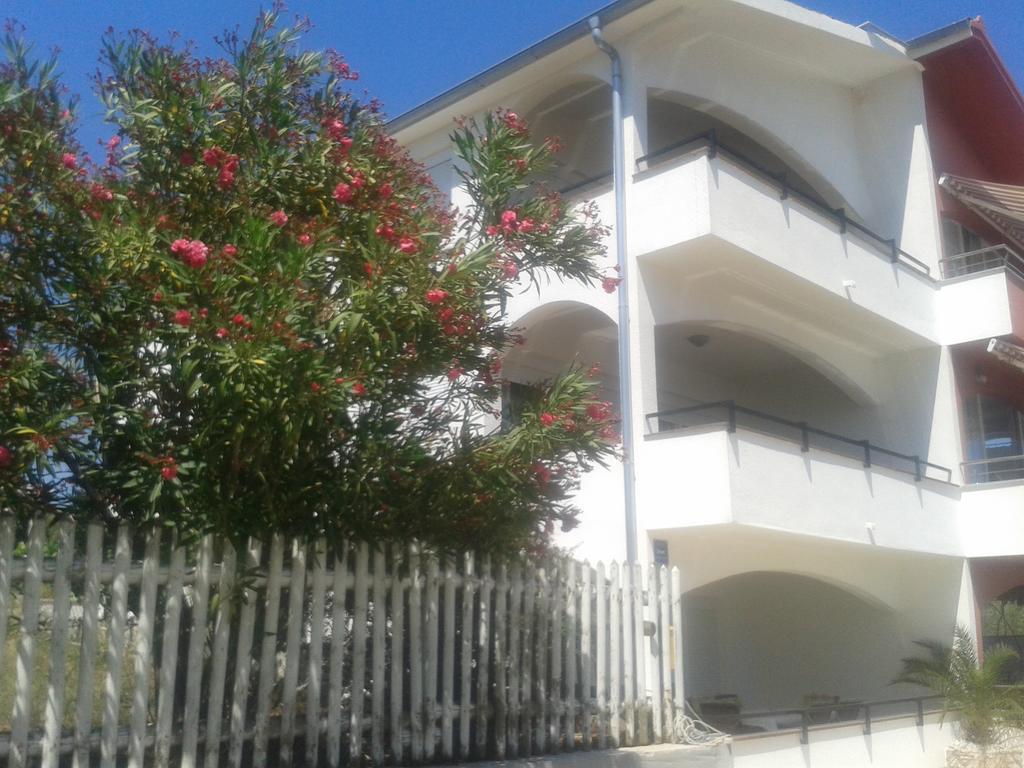 טרוגיר Apartmani Svalina - Seaview And 130M From Beach מראה חיצוני תמונה