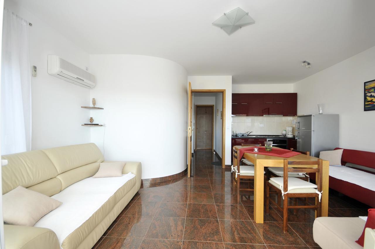 טרוגיר Apartmani Svalina - Seaview And 130M From Beach מראה חיצוני תמונה