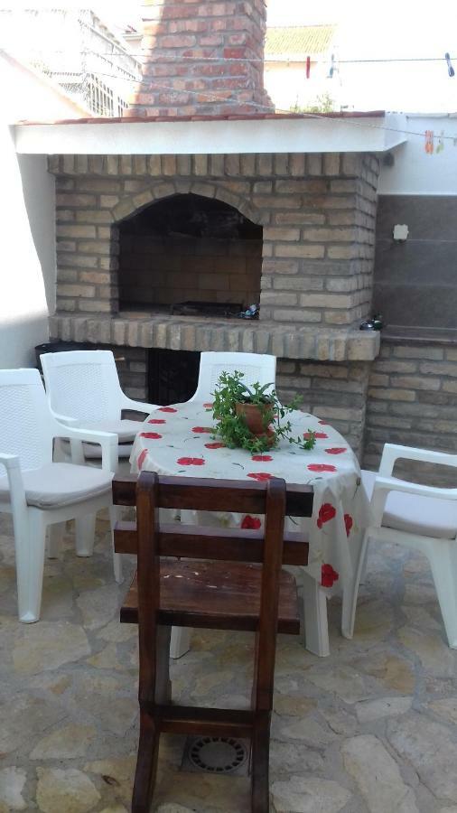טרוגיר Apartmani Svalina - Seaview And 130M From Beach מראה חיצוני תמונה